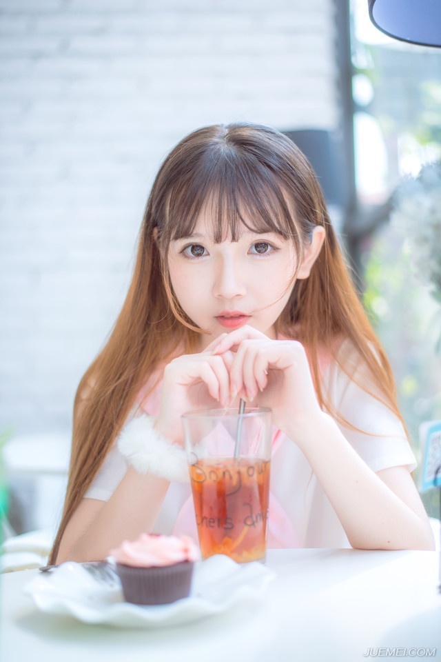 “这……”邓贤愕然，看了看魏延身后的军队，犹豫道：“末将等自是无妨，只是这些将士，不需要休息吗？”